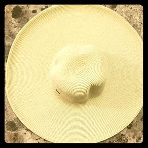 Nine West Sturdy Sun Hat👒
